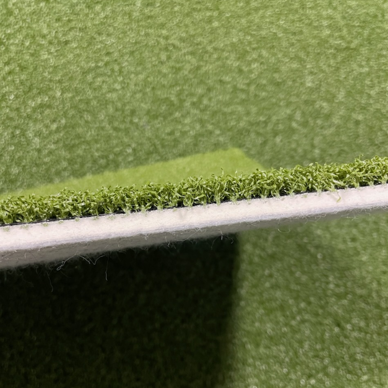 Big Moss Commander Putting Turf side view.