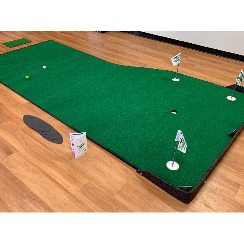 Big Moss Golf Country Club 610 V2 putting green side view.