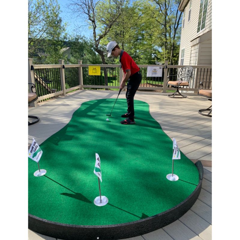 Big Moss Golf The General V2 putting green with golfer putting.