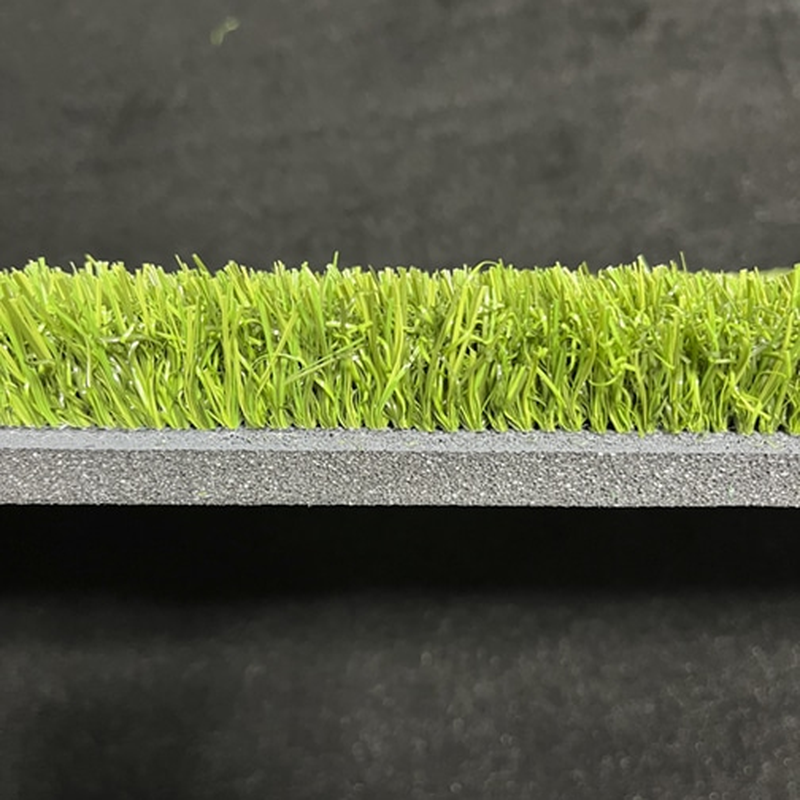 Big Moss True Launch Pure Flight Premium Hitting Strip side profile showing the turf and base.