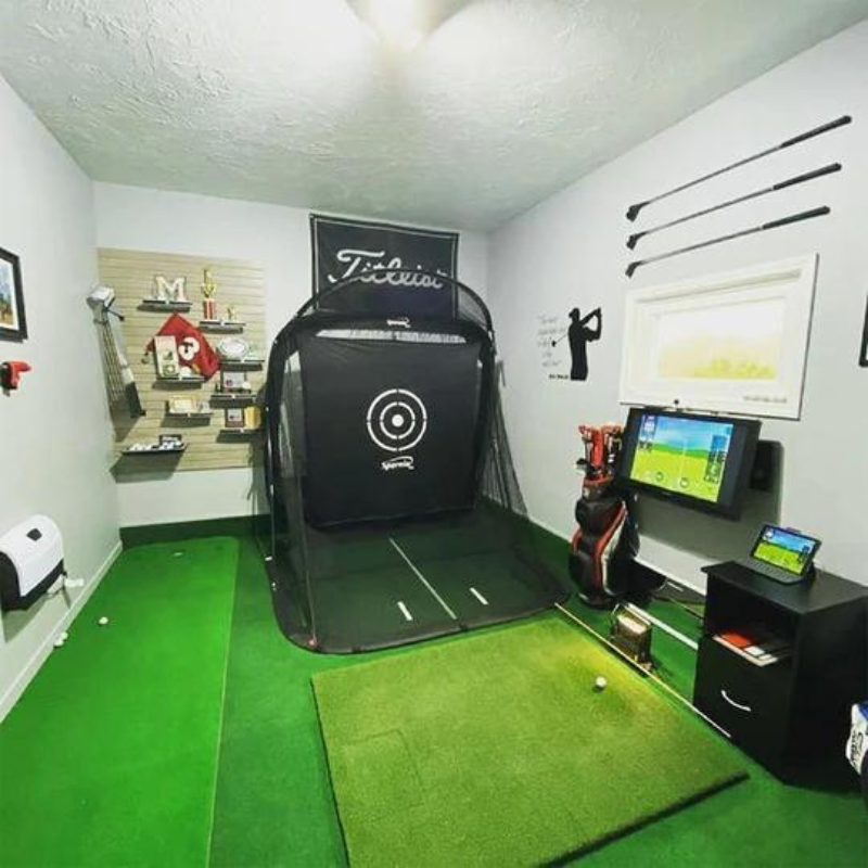 Spornia SPG-5 Golf Net with launch monitor and simulator.
